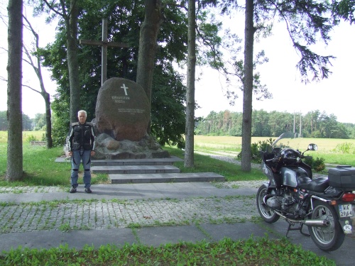Koło Węgrowa, olbrzymi kamień upamiętnia bohaterstwo powstańców styczniowych w 1863 r